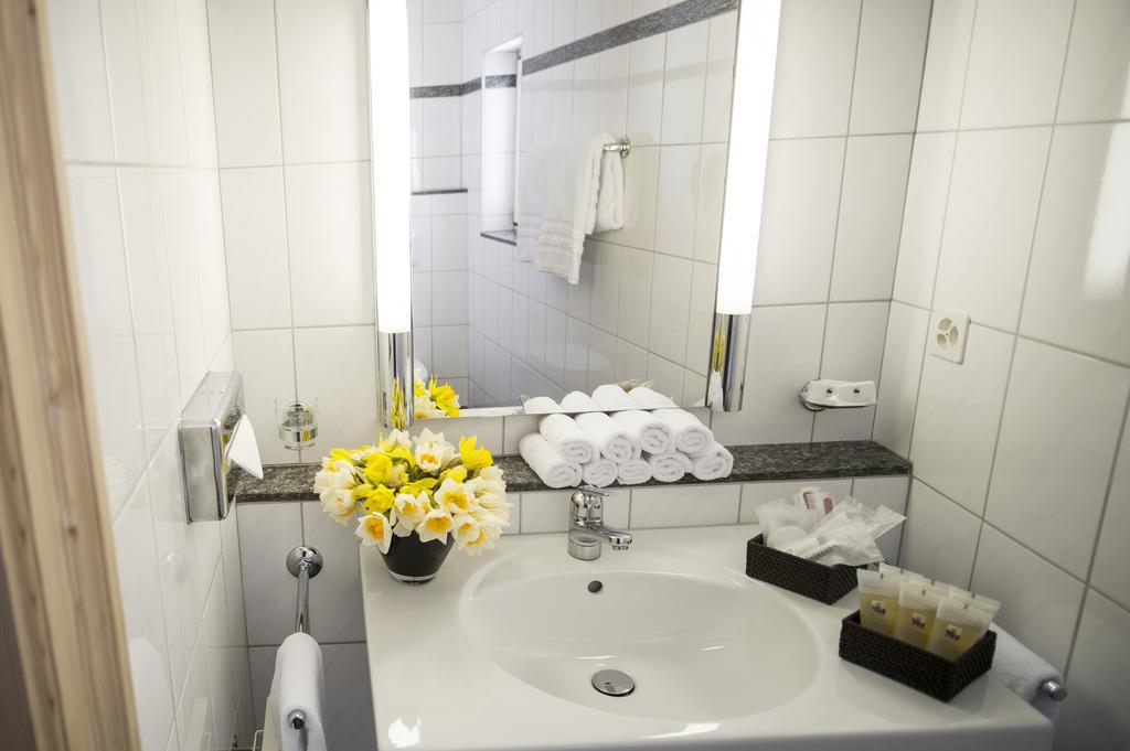 Hotel Weiss Kreuz Malans 外观 照片